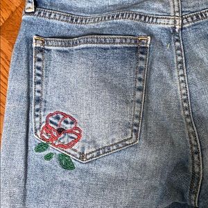 TRENDY AUTHENTIC GAP 1969 best girlfriend jeans !!